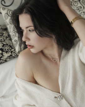 Elegante texturen en zachte sensualiteit – Boudoir Experience