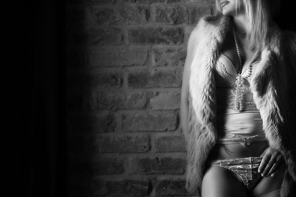 Warme boudoir sfeer met zachte texturen – Boudoir Experience